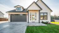 720 W 10th St, La Center, WA 98629