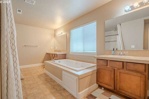 15003 NE 102nd St, Vancouver, WA 98682