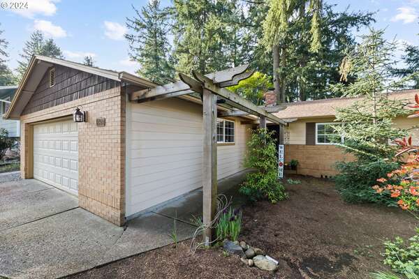 15600 NE 42nd St, Vancouver, WA 98682