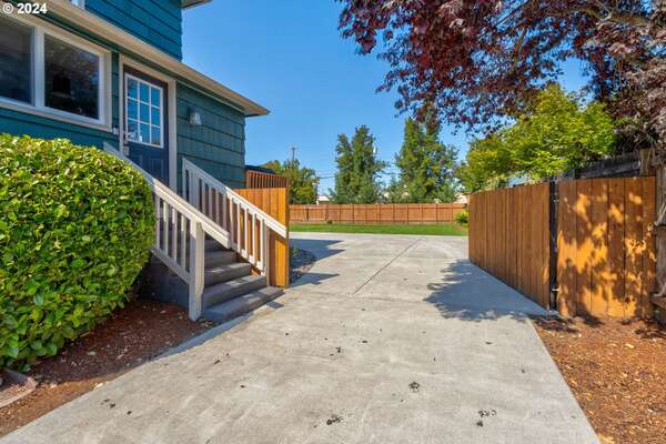 2406 E 6th St, Vancouver, WA 98661