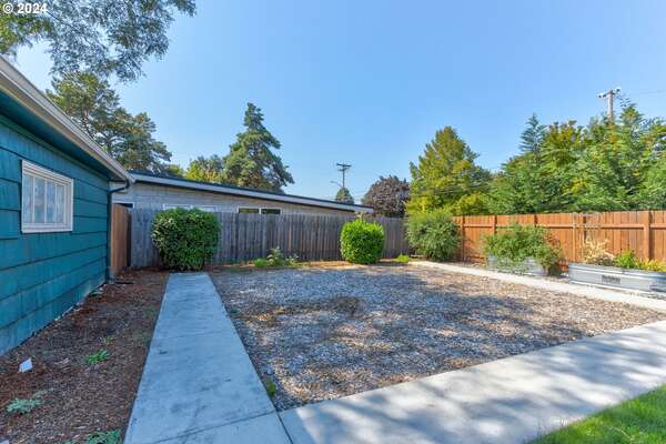 2406 E 6th St, Vancouver, WA 98661