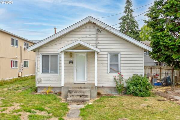 1034  8th Ave, Longview, WA 98632