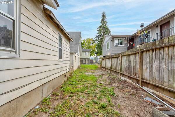 1034  8th Ave, Longview, WA 98632