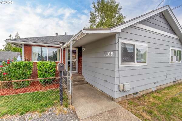 1108 S 8th Ave, Kelso, WA 98626