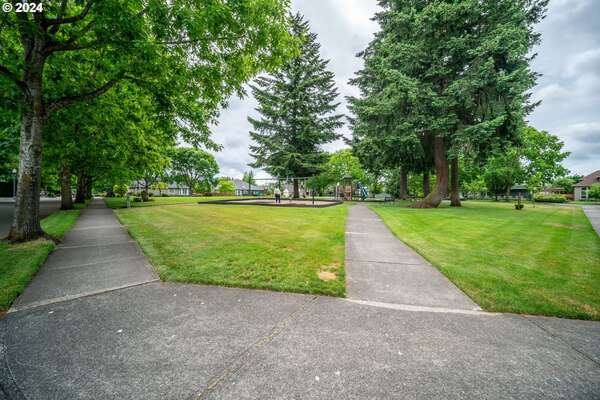 17705 NE 26th St, Vancouver, WA 98684