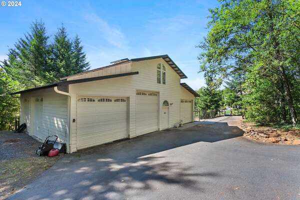 30515 NE Livingston Mountain Cir, Camas, WA 98607