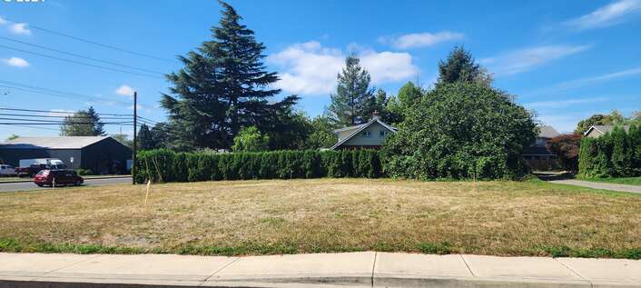 2131  E St, Washougal, WA 98671