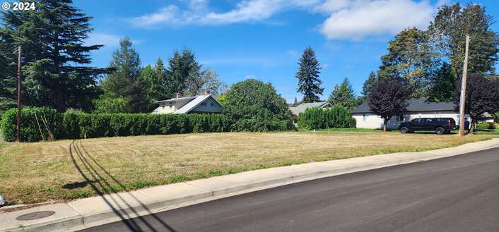 2131  E St, Washougal, WA 98671