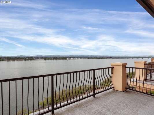 2015 SE Columbia River Dr #450, Vancouver, WA 98661